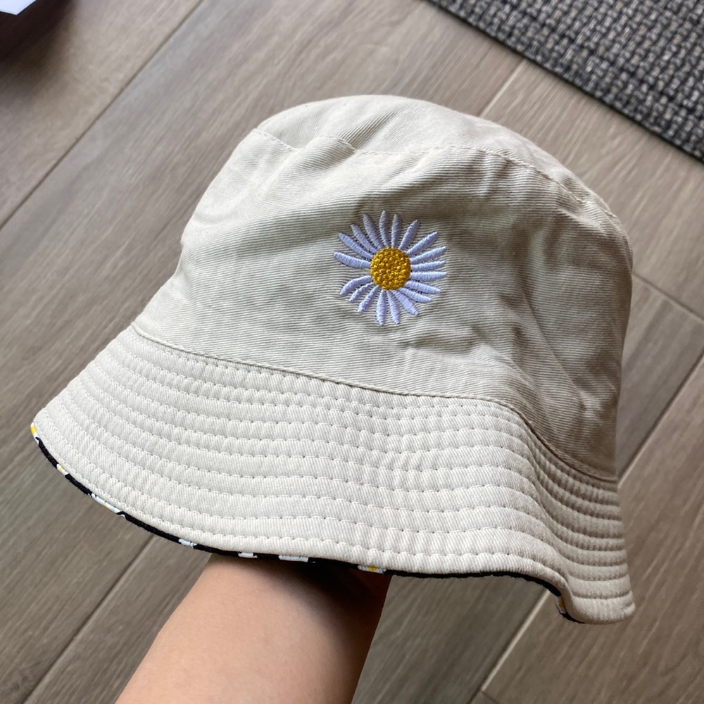 Bucket hat 🤍